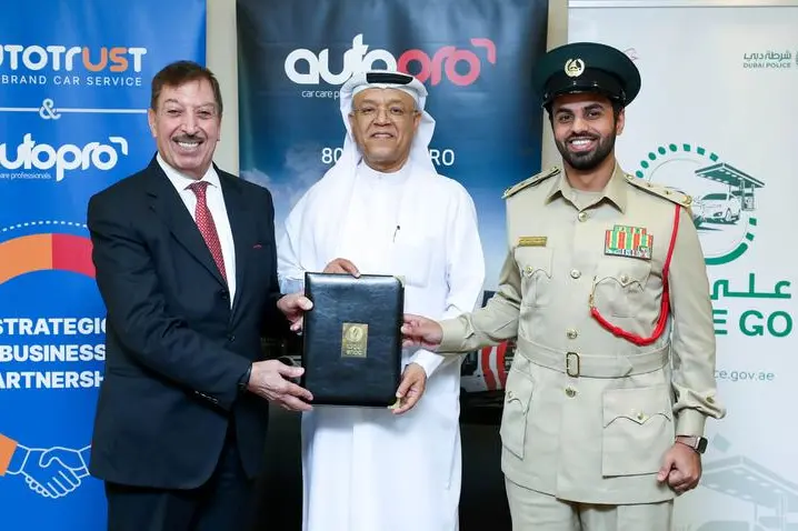 ENOC Group partners with AW Rostamani Group\\u2019s AutoTrust to support \\u2018On-The-Go\\u2019 initiative by Dubai Police. Image courtesy: ENOC