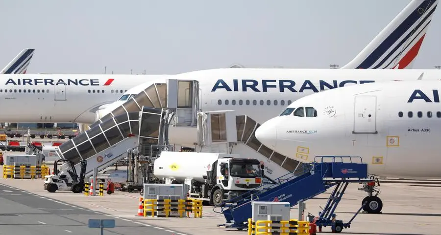 Air France's pilots issue strike notice for April