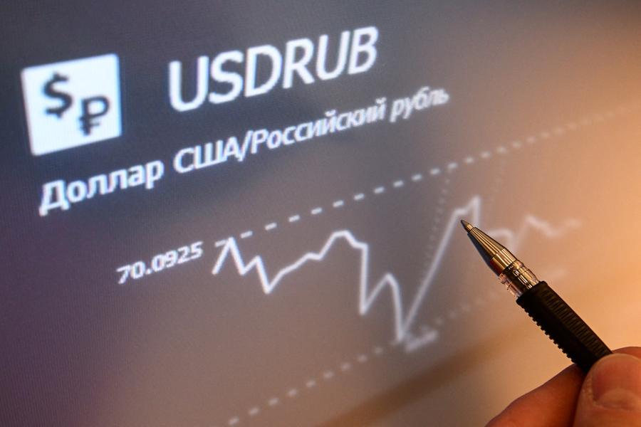 Russian stock market suspends dollar trades after US sanctions