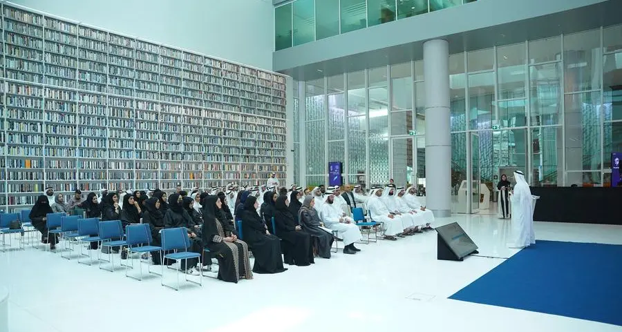 دائرة الموارد البشرية لحكومة دبي تنظم ندوة تقنية (شات جي بي تي) ودورها في تعزيز الإبداع، واستخداماتها في العمل الحكومي، بمشاركة مسؤولي الموارد البشرية في دوائر حكومة دبي