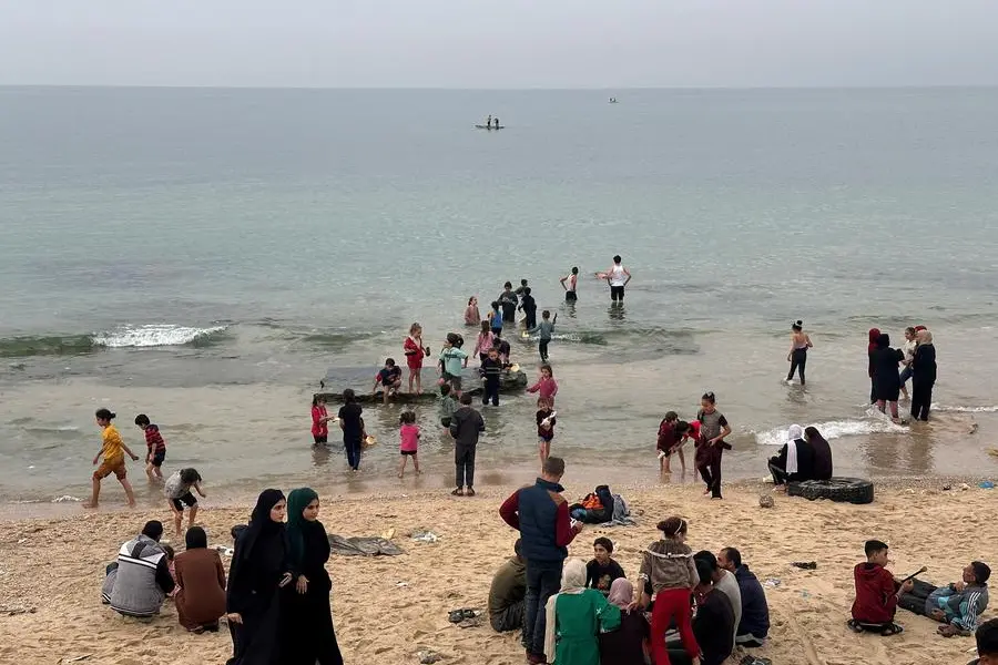 Palestinians spend time on a beach during a temporary truce between Hamas and Israel, in Deir al-Balah in the central Gaza Strip November 25, 2023. REUTERS/Fadi Shana , Reuters