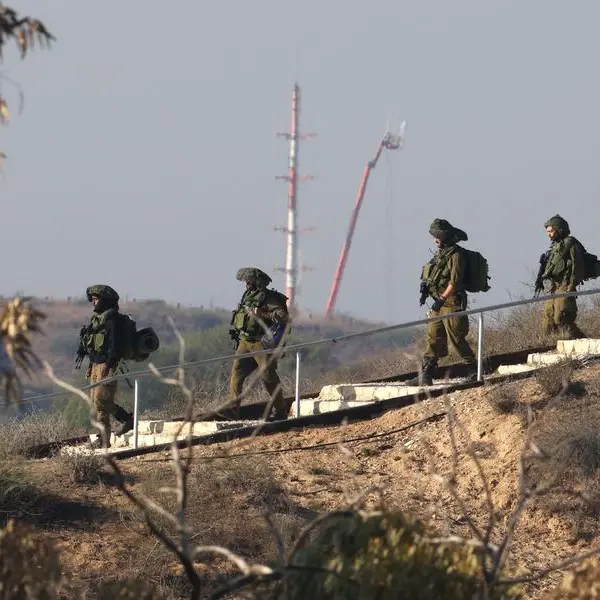 مُحدث- اليوم الـ 42: عودة الاتصالات والإنترنت جزئيا بقطاع غزة، وجدل في إسرائيل بسبب السماح بدخول الوقود