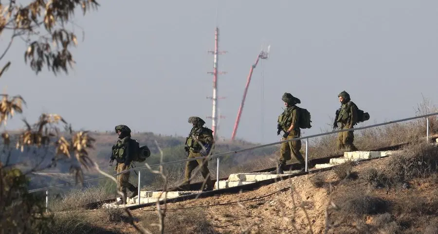 مُحدث- اليوم الـ 42: عودة الاتصالات والإنترنت جزئيا بقطاع غزة، وجدل في إسرائيل بسبب السماح بدخول الوقود