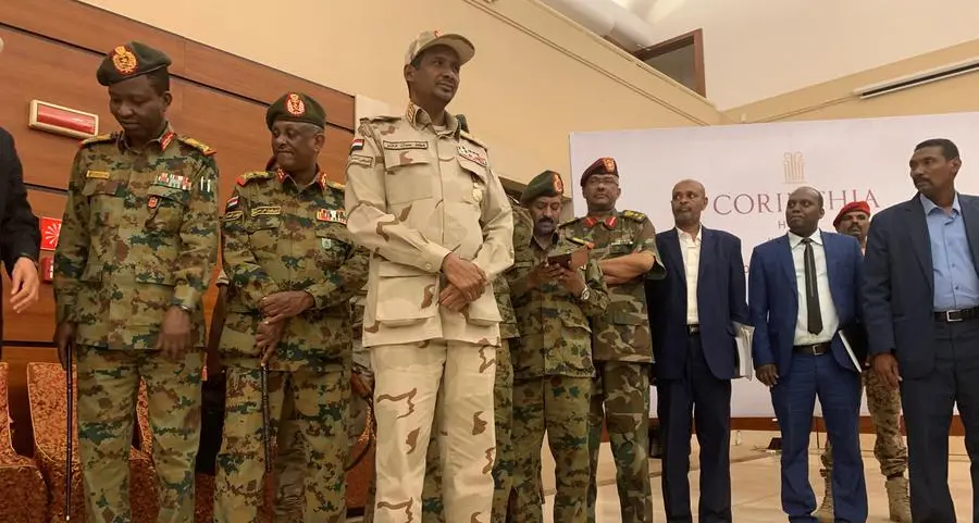 مُحدث: البرهان يقرر إعفاء \"حميدتي\" من منصب نائب رئيس مجلس السيادة السوداني