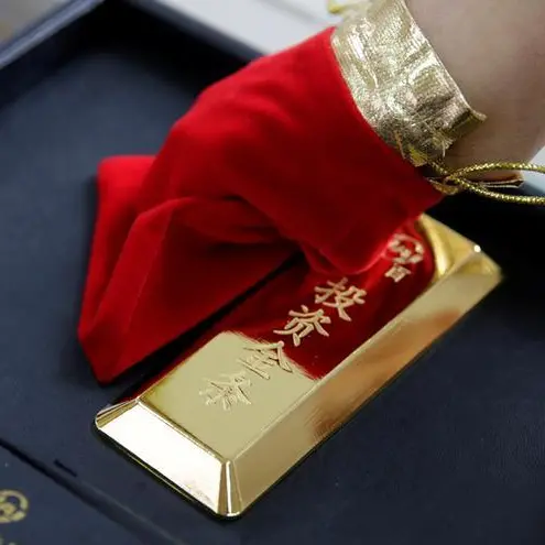 Gold drifts up on bargain hunting ahead of Fed minutes