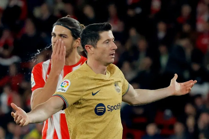 Barcelona's Lewandowski set to miss Real Madrid tie with injury