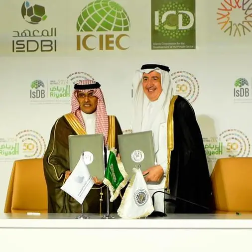 The Islamic Development Bank Group Business Forum “THIQAH” and the Federation of Saudi Chambers (FSC) sign MoU