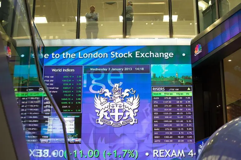 London s FTSE 100 pressured by pound after surprise Q2 GDP growth