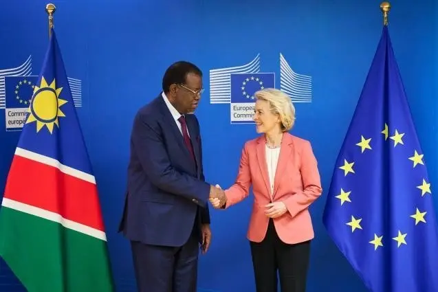 On the left Hage Geingob President of the Republic of Namibia, on the right Ursula von der Leyen President of the European Commission during the signing of the Roadmap for the implementation of the Memorandum of Understanding on green hydrogen and critical raw materials