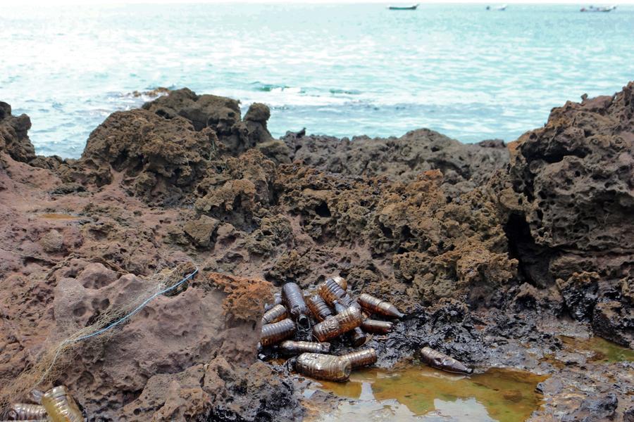 UN ship due to prevent Yemen oil spill departs for Red Sea