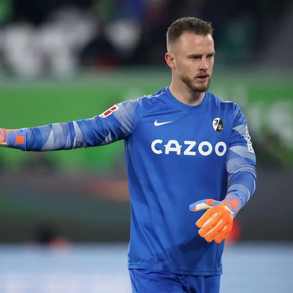 Brentford sign Dutch keeper Flekken from Freiburg
