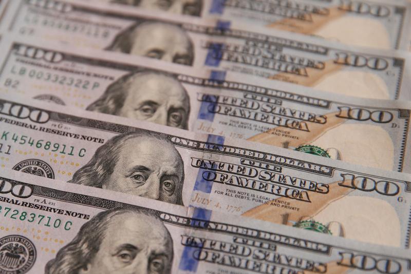 US dollar hovers near 2026 highs as oil's rise spurs hawkish central bank bets