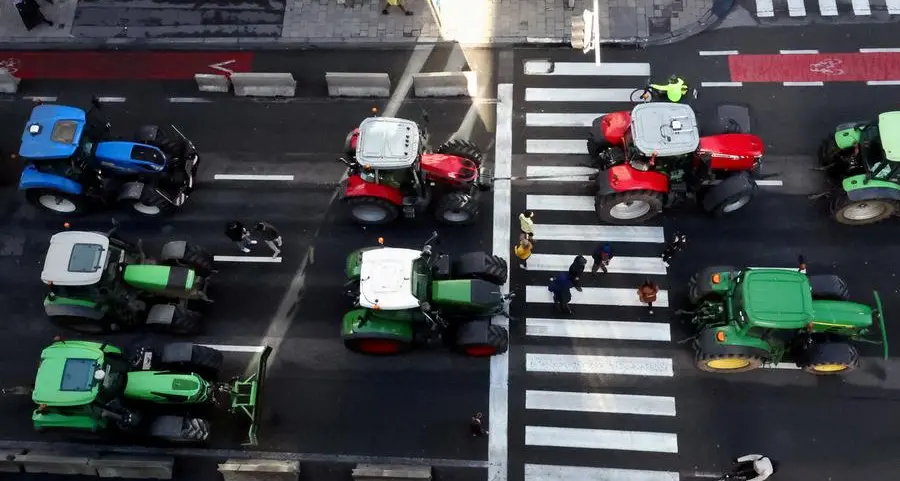 Protesting farmers block trucks from crossing Belgian-Dutch border