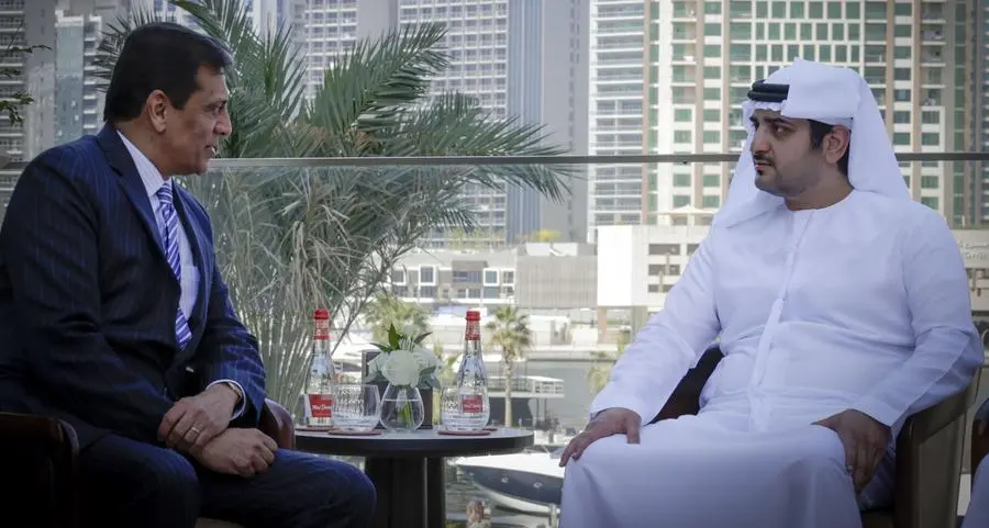 Sheikh Maktoum meets with CEO of FedEx