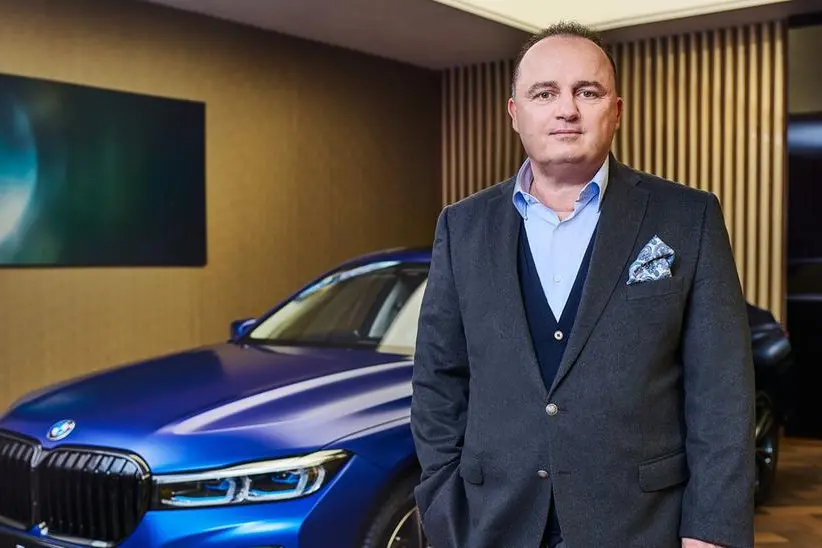 مجموعة BMW تحقّق نمواً لافتاً في مبيعات السيارات الكهربائية كلياً وفئة المركبات الفاخرة في النصف الأول من عام 2024
