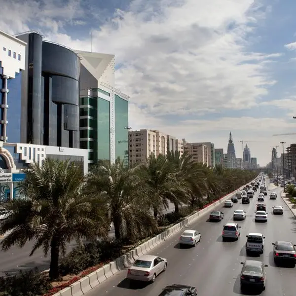 Transport Ministry experiments replacing asphalt color from black to blue and white in Riyadh