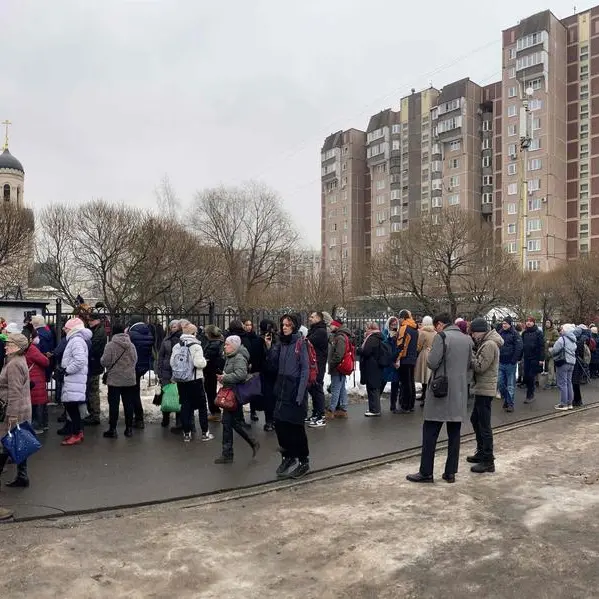 Hundreds of mourners arrive for Navalny funeral
