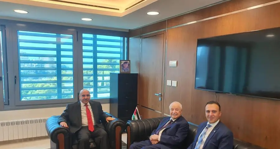 السفير الأردني في لبنان يستقبل أبوغزاله