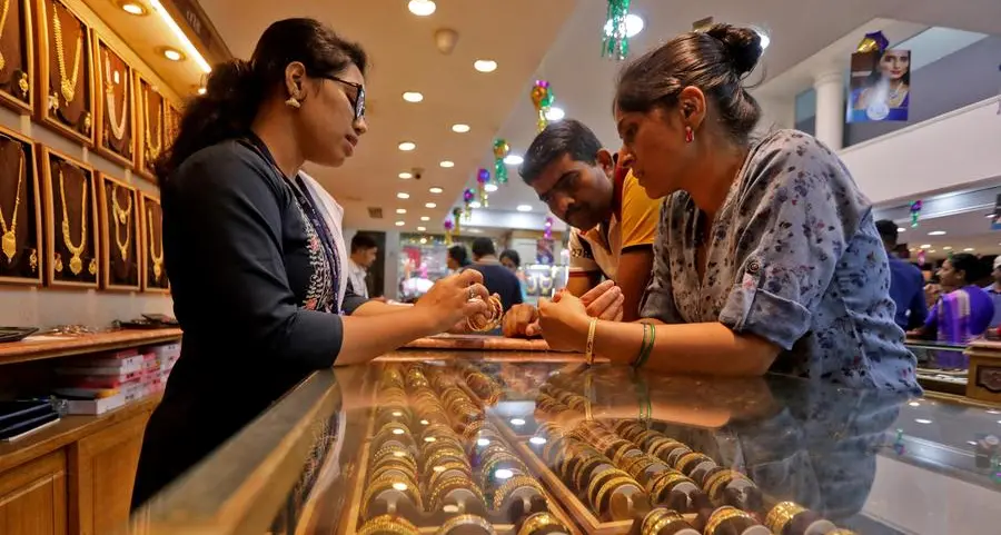 Indians brush off record rates to load up on gold for Diwali