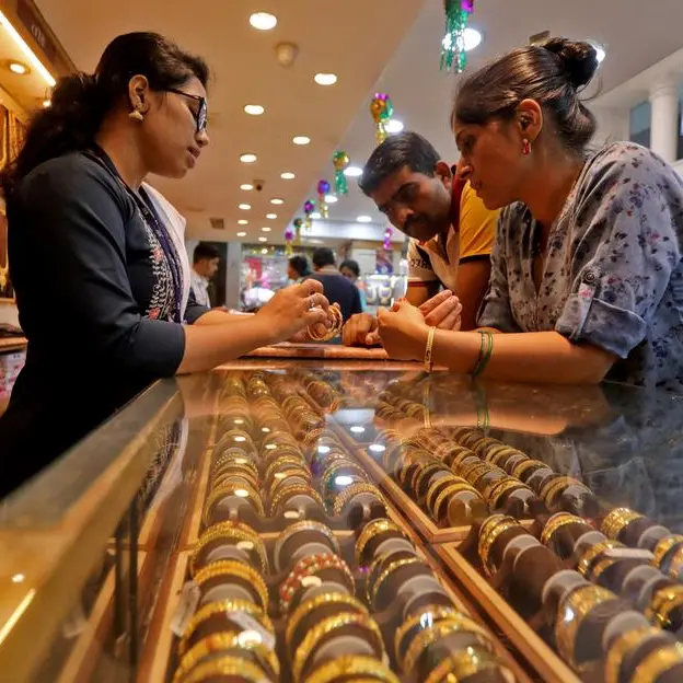 Gold gleams on rate cut hopes after inflation data, en route quarterly gain