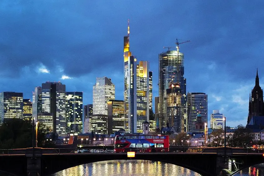 German services sector picks up pace in April, PMI shows