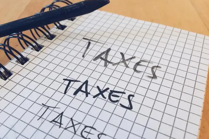 مع اقتراب موعد تطبيق قانون ضريبة الشركات، الإمارات توضح المعاملة الضريبية لعمل الأفراد
