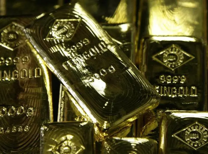 Gold hovers near $2,000 on Middle East risks, focus on Fed