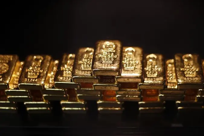 Gold poised for worst week in a month as US rate cut expectations ease