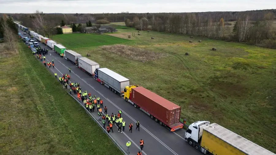 First empty trucks cross from Ukraine to Poland