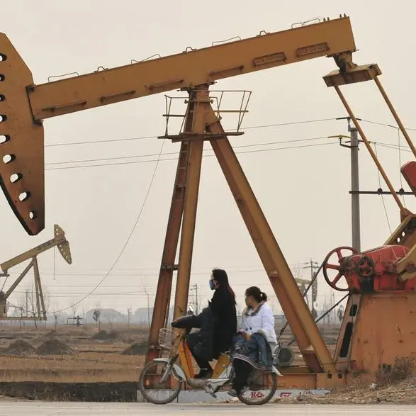 Oil price tumbles 5% on easing Mideast fears