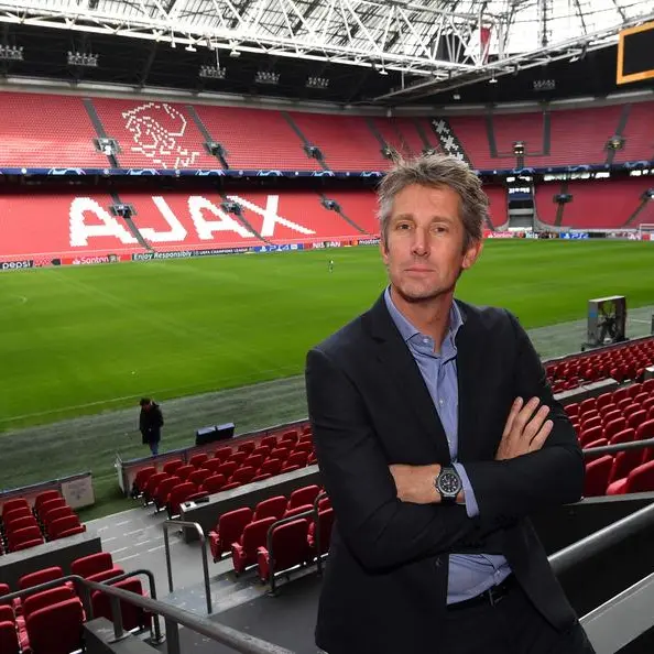 Van der Sar to quit as Ajax chief after 'tough period'