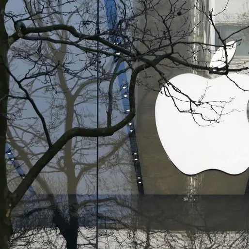 Trump announces $100bln new investment pledge from Apple