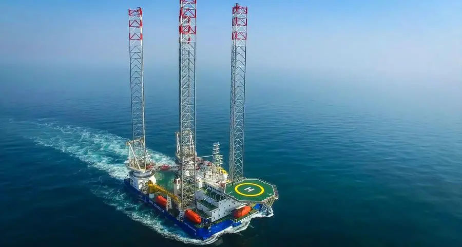 أدنوك للإمداد والخدمات تتسلم ثالث ناقلة نفط عملاقة