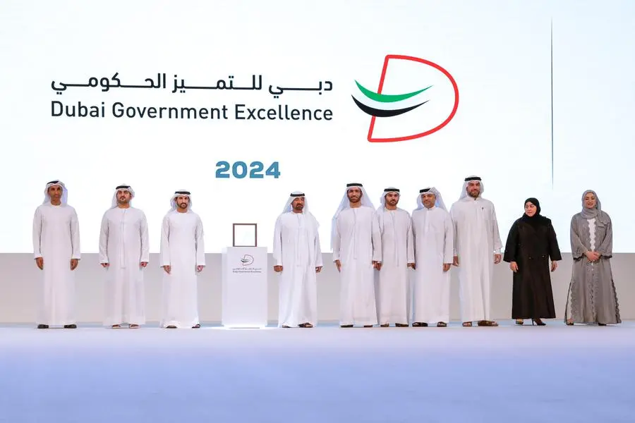 <p>His Highness Sheikh Ahmed bin Saeed Al Maktoum and the dans team during the honouring ceremony</p>\\n , \\u0627\\u0644\\u0628\\u064A\\u0627\\u0646/\\u0627\\u0644\\u0628\\u064A\\u0627\\u0646