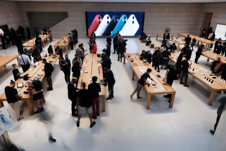 NEW YORK, NEW YORK - SEPTEMBER 24: People shop at the Fifth Avenue Apple Store during the launch of Apple\\u00E2\\u20AC\\u2122s new iPhone 13 and iPhone 13 Mini on September 24, 2021 in New York City. The new phones come equipped with a A15 Bionic chip, improved dual-camera system and longer battery life than the iPhone 12. The iPhone 13 Mini starts at $729, and the iPhone 13 starts at $829. (Photo by Spencer Platt/Getty Images) , Getty Images/Getty Images