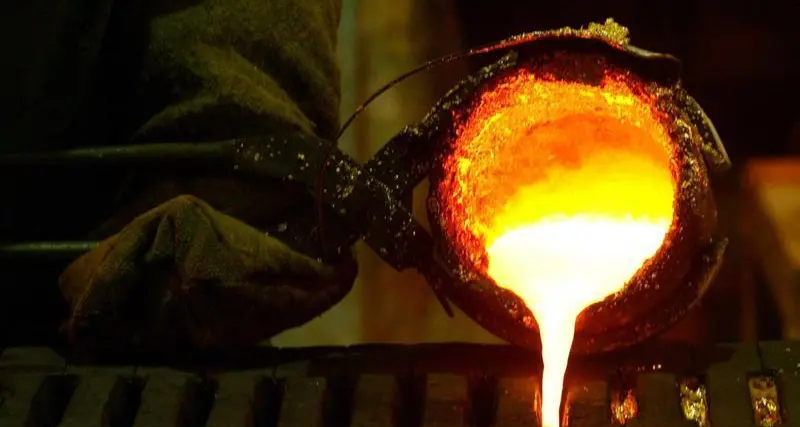 Gold edges up as dollar weakens, oil falls ahead of inflation data