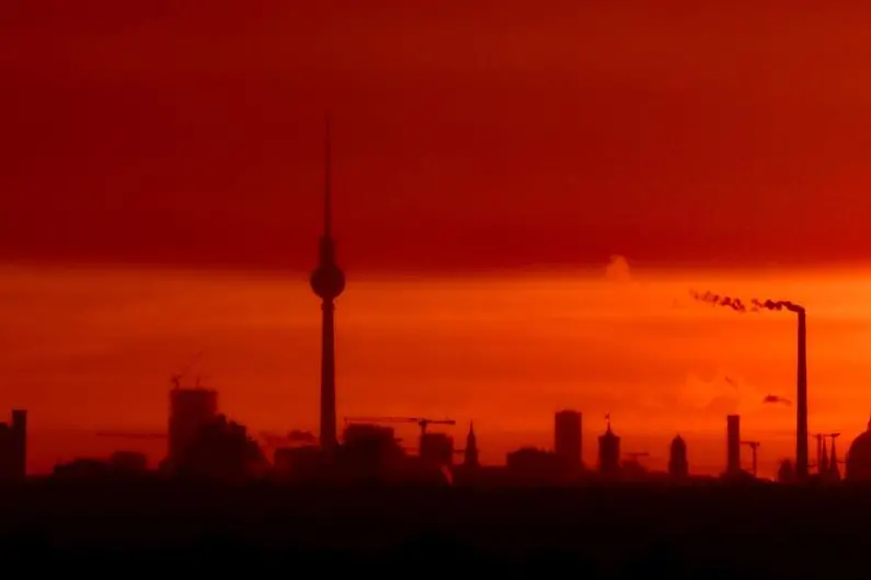 The landmark TV tower is seen as the sun rises in Berlin on January 4, 2022. - The German capital has experienced unsesonally mild weather at the start of the year but tempraturers are forecast to come down later in the week. (Photo by Tobias Schwarz / AFP) , Agence France-Presse (AFP)/AFP
