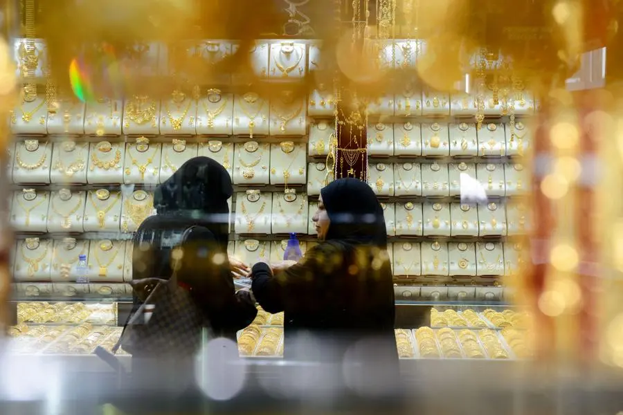Gold prices in Dubai drop, hits nearly 4-week low