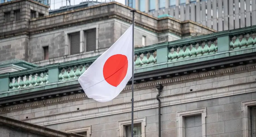Japan sticks to ultra-loose monetary policy