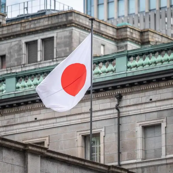 Japan sticks to ultra-loose monetary policy