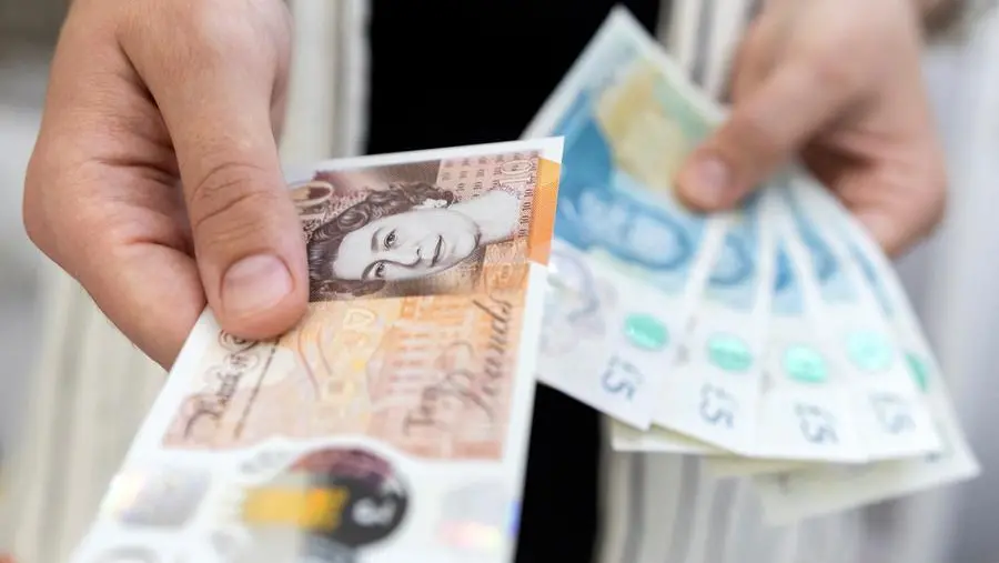 Pound dips from 18-week high before Bank of England decision