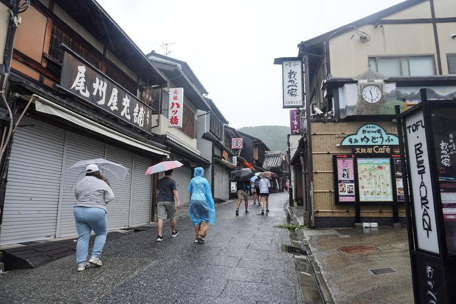 Tourists Banned From Private Alleys In Kyoto's Geisha District