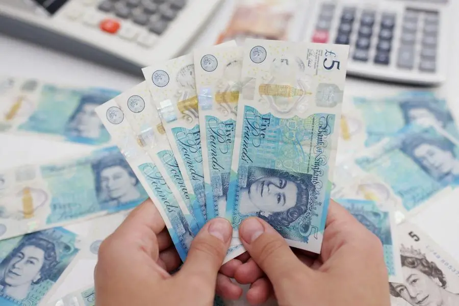 FILE PHOTO: Woman holds British pound banknotes in this illustration taken May 30, 2022. REUTERS/Dado Ruvic/Illustration/File Photo , Reuters/REUTERS