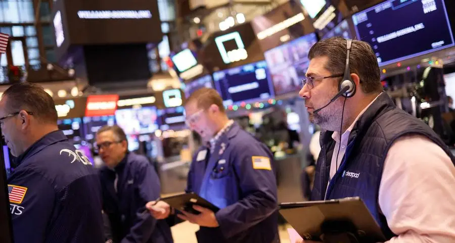 US stocks extend recent rally into December trading