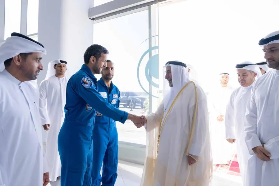 <p>Sharjah ruler receives astronauts Aultan AlNeyadi, Hazzaa AlMansoori and UAE Mission 2 team</p>\\n