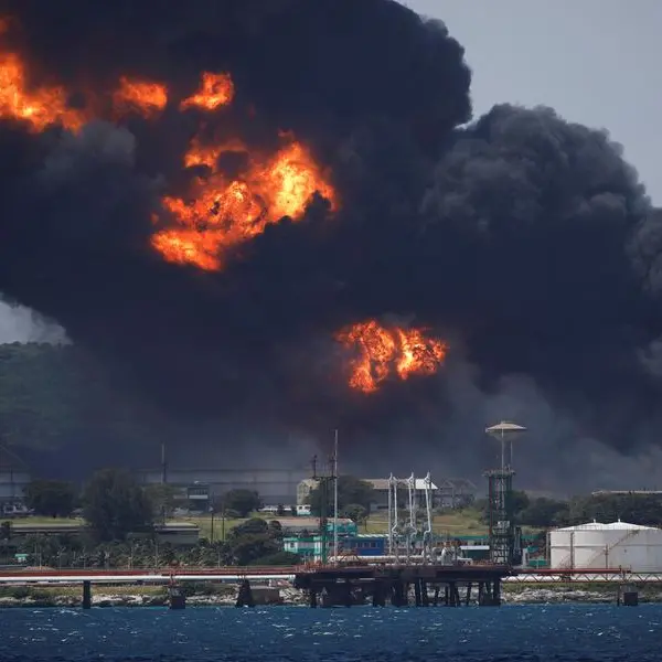 Cuba fire rages at fuel storage port; Mexico, Venezuela sending help