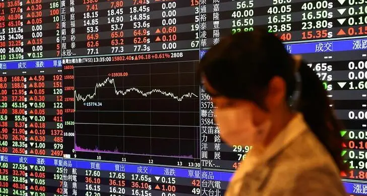 Asia stocks gain as lower bond yields buoy tech; oil sags