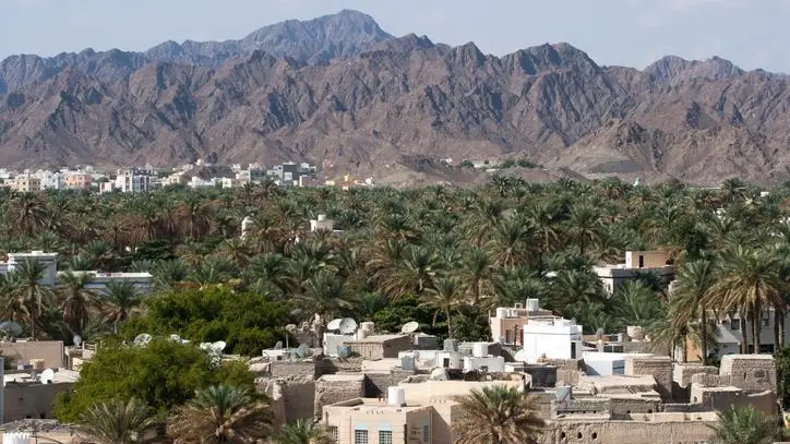 Oman: Commuters to Dhofar cautioned on potholes near Qatbit