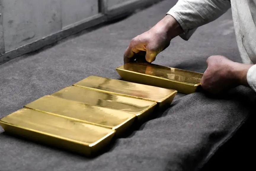 FILE PHOTO: An employee places ingots of 99.99 percent pure gold in a workroom at the Novosibirsk precious metals refining and manufacturing plant in the Siberian city of Novosibirsk, Russia, September 15, 2023. REUTERS/Alexander Manzyuk. , Reuters