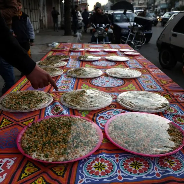 Israelis, Palestinians share West Bank iftar 'to end hatred'